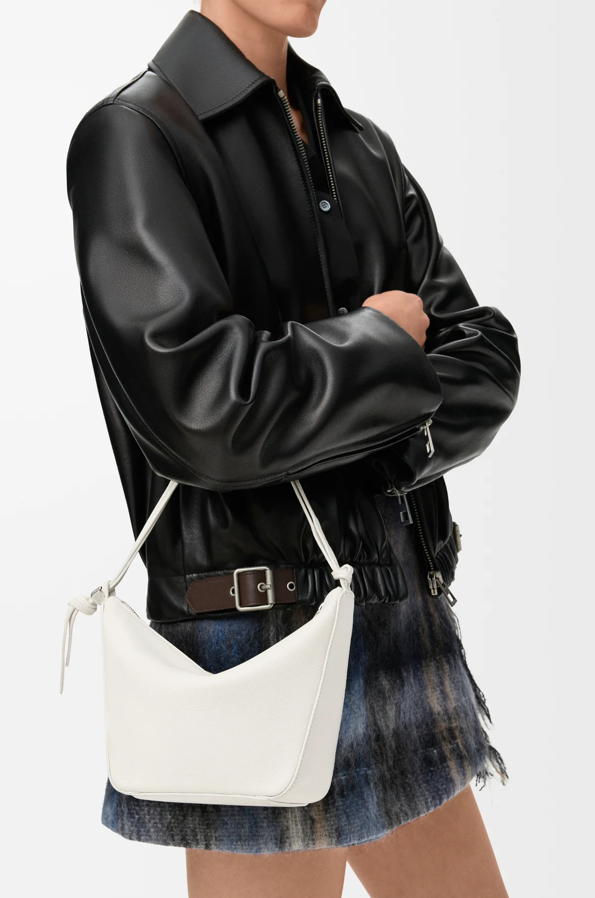 กระเป๋า Loewe สีเบจอ่อน